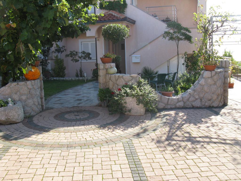 Apartments Ljubica Krk Town Exterior foto