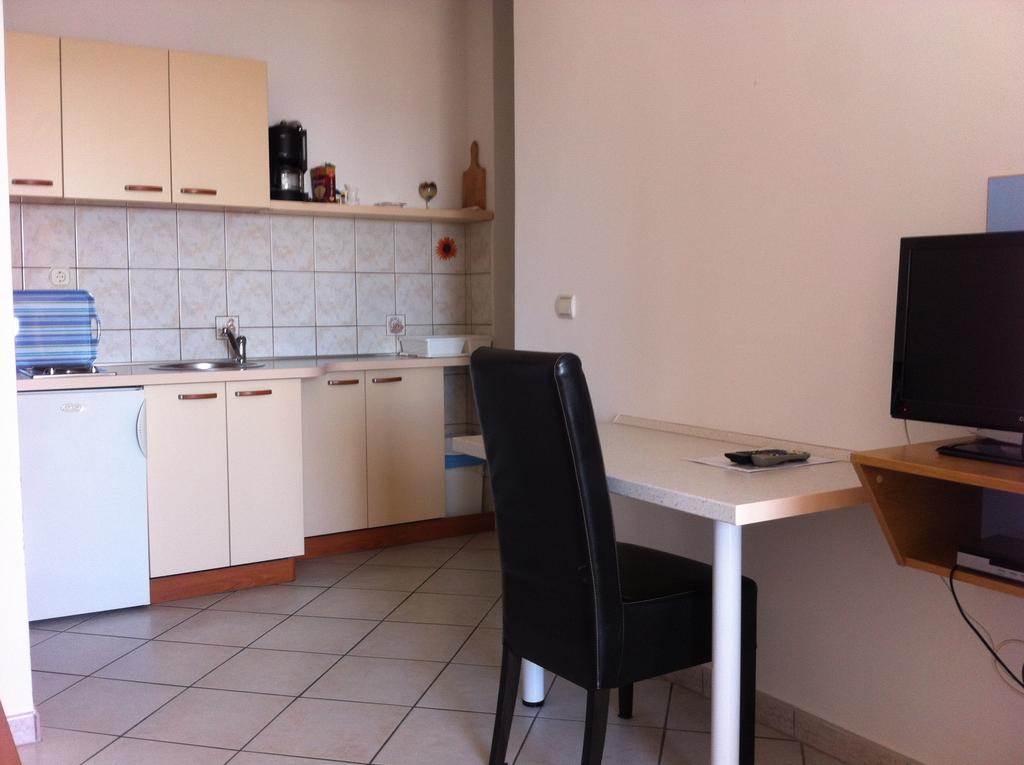 Apartments Ljubica Krk Town Habitación foto